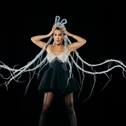 دانلود آلبوم Bi Gideni Mi Var (2024) از Hande Yener